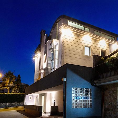 Zaffiro Lavico Rooms Etna Nature Sea อาชิเรอาเล ภายนอก รูปภาพ