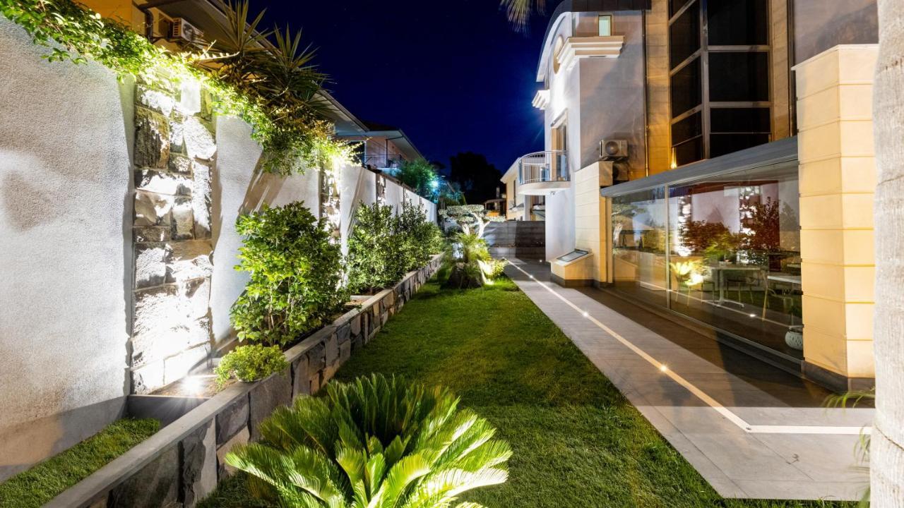Zaffiro Lavico Rooms Etna Nature Sea อาชิเรอาเล ภายนอก รูปภาพ