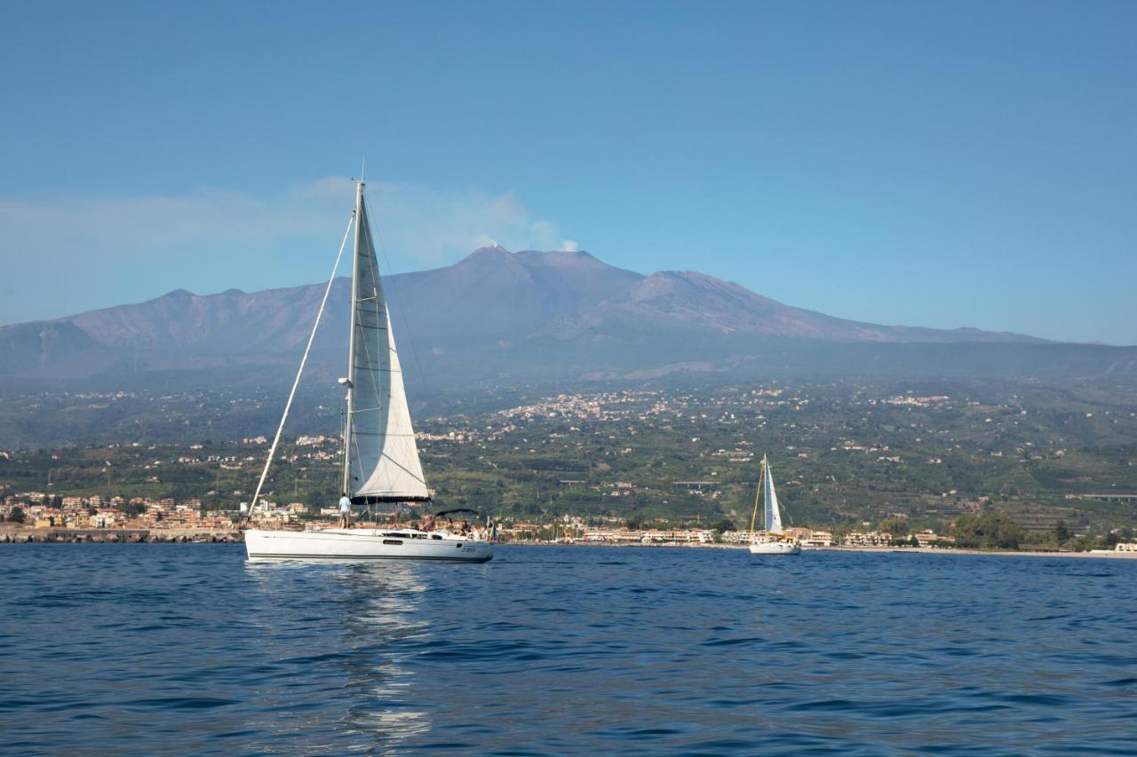 Zaffiro Lavico Rooms Etna Nature Sea อาชิเรอาเล ภายนอก รูปภาพ