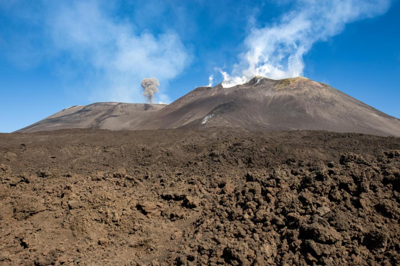 Zaffiro Lavico Rooms Etna Nature Sea อาชิเรอาเล ภายนอก รูปภาพ