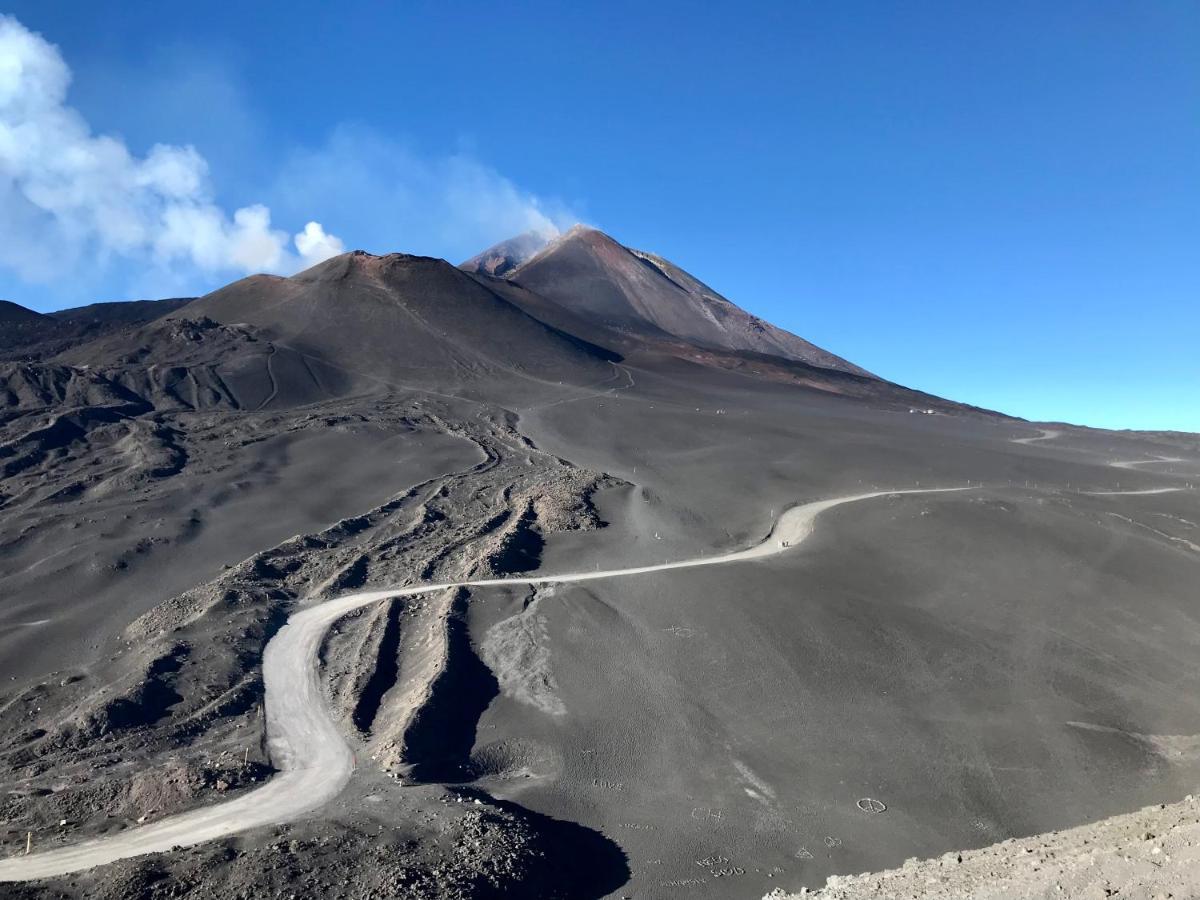 Zaffiro Lavico Rooms Etna Nature Sea อาชิเรอาเล ภายนอก รูปภาพ