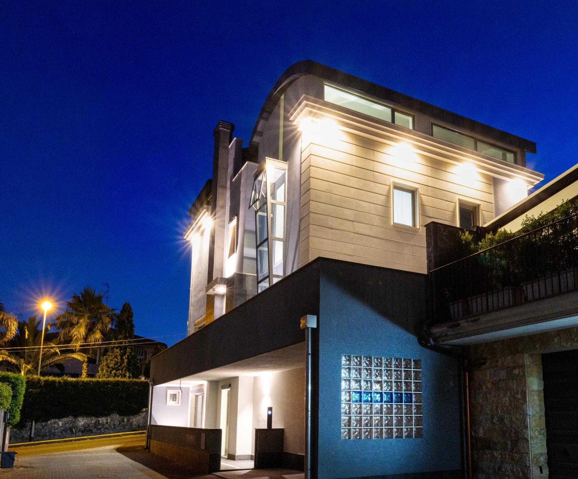Zaffiro Lavico Rooms Etna Nature Sea อาชิเรอาเล ภายนอก รูปภาพ